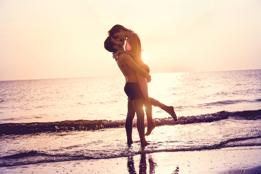 12 cách hôn người yêu khiến đối phương thổn thức