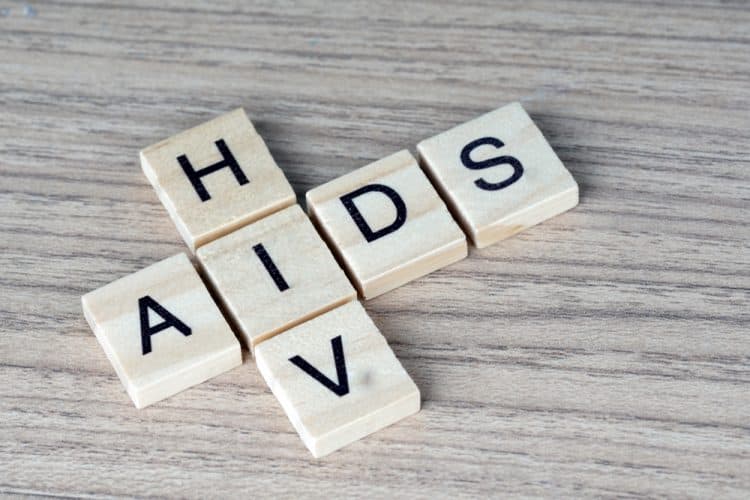 HIV tiến triển thành AIDS