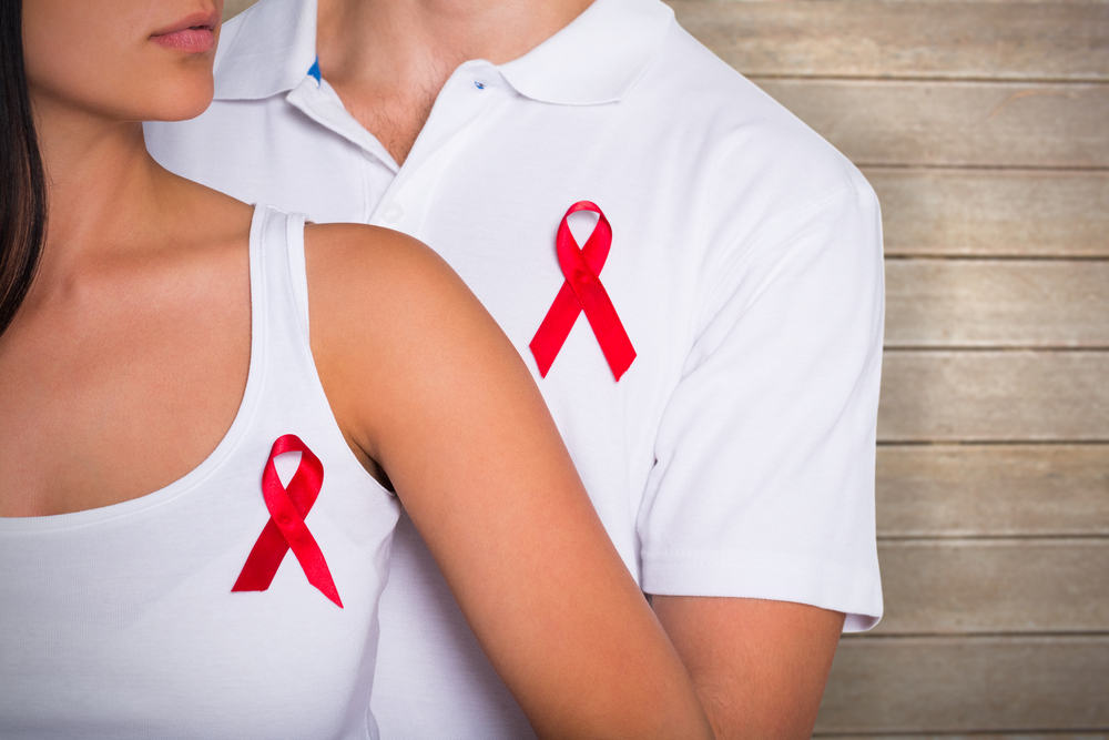 Làm sao để không lây nhiễm HIV cho người mình yêu thương?